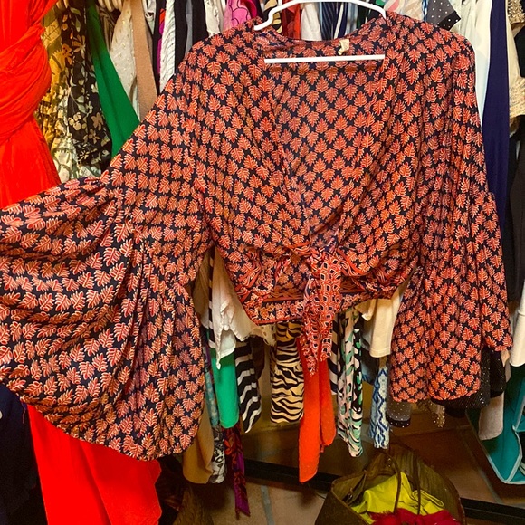 Cute tie top with big ruffle sleeves silk fabric - Picture 3 of 4